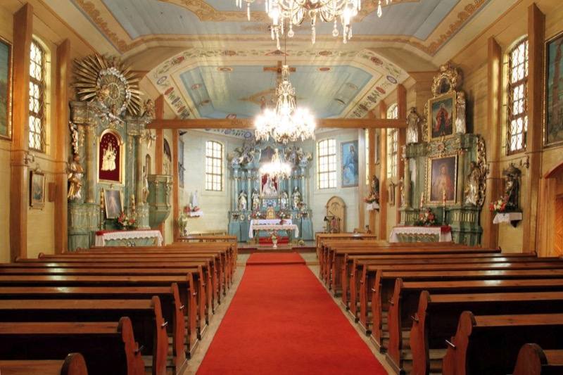Wnętrze kościoła w Godzieszach Wielkich