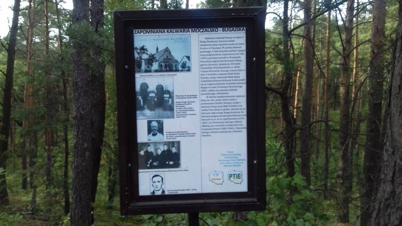 Tablica informacyjna Kalwarii Moczalsko-Bugajskiej